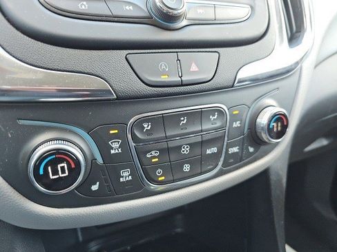 Used 2022 Chevrolet Equinox LT image 24