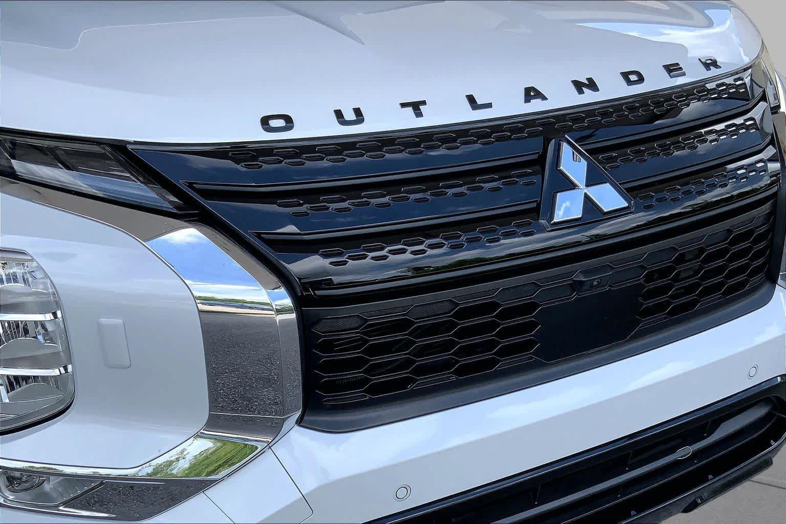 Used 2023 Mitsubishi Outlander SE Black Edition AWD/4WD image 32