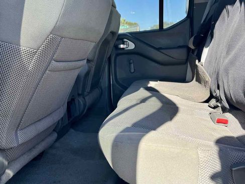Used 2014 Nissan Frontier S image 11