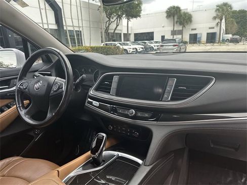 Used 2020 Buick Enclave Premium image 31