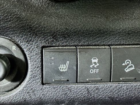 Used 2017 Jeep Wrangler Unlimited Sahara w/ Connectivity Group image 17