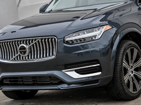 Used 2025 Volvo XC90 T8 Plus w/ Protection Package Premier image 10