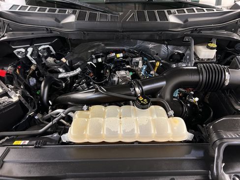 Certified 2022 Ford F150 XLT w/ Equipment Group 302A High image 40