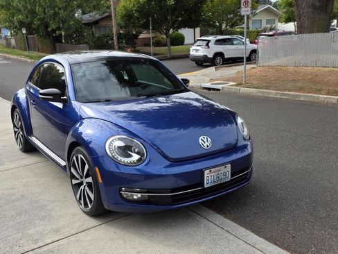 Used 2013 Volkswagen Beetle 2.0T image 3