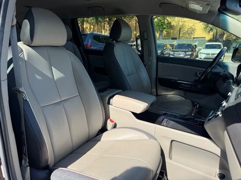Used 2015 Kia Sedona SX FWD image 16