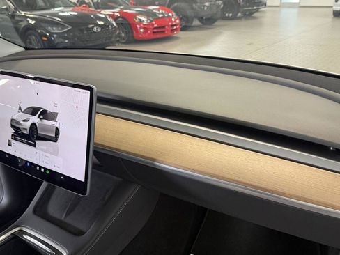 Used 2023 Tesla Model Y Long Range AWD/4WD image 32