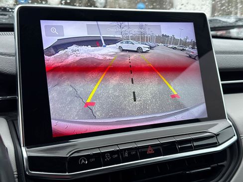 Used 2022 Jeep Compass Limited w/ Sun and Sound Group image 27