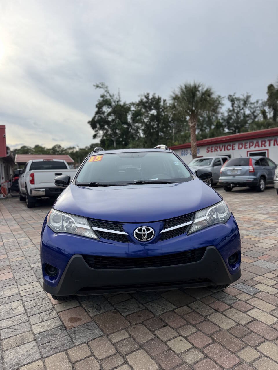 Used 2015 Toyota RAV4 LE FWD image 1