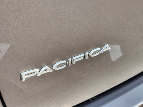 Used 2022 Chrysler Pacifica Limited image 28