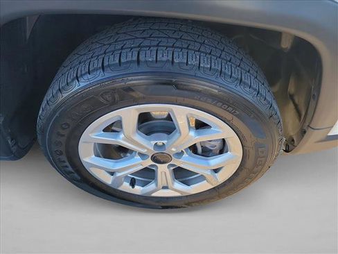 Used 2025 Jeep Compass Latitude image 10