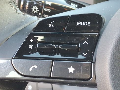 Certified 2025 Hyundai Elantra Sport image 21