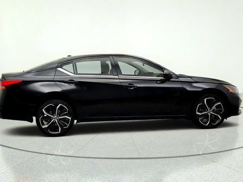 Used 2023 Nissan Altima 2.5 SR w/ SR Premium Package AWD/4WD image 4