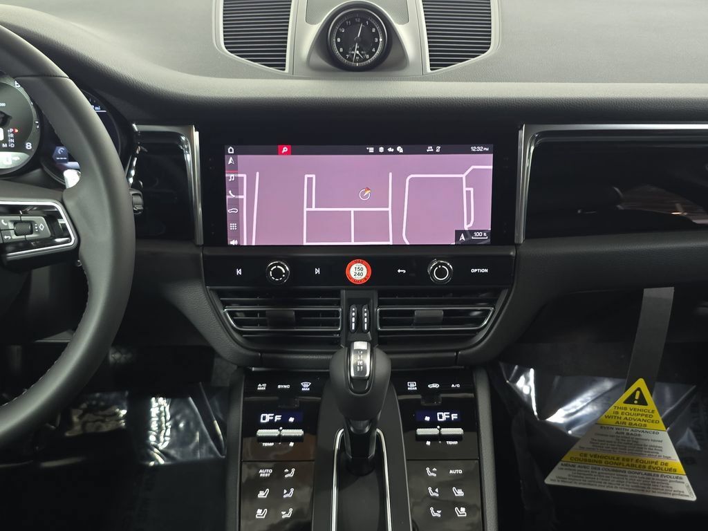 Certified 2026 Porsche Macan AWD/4WD image 16