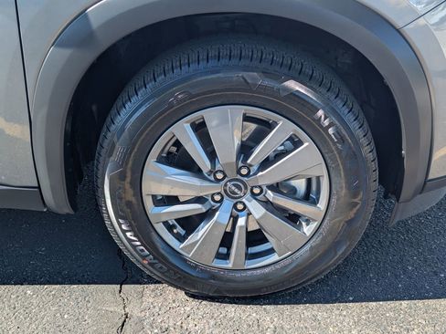 Certified 2025 Nissan Pathfinder SV FWD image 10