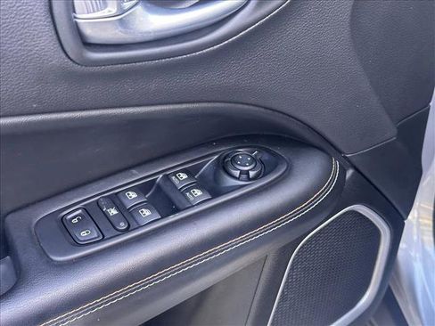 Used 2018 Jeep Compass Latitude w/ Popular Equipment Group image 18