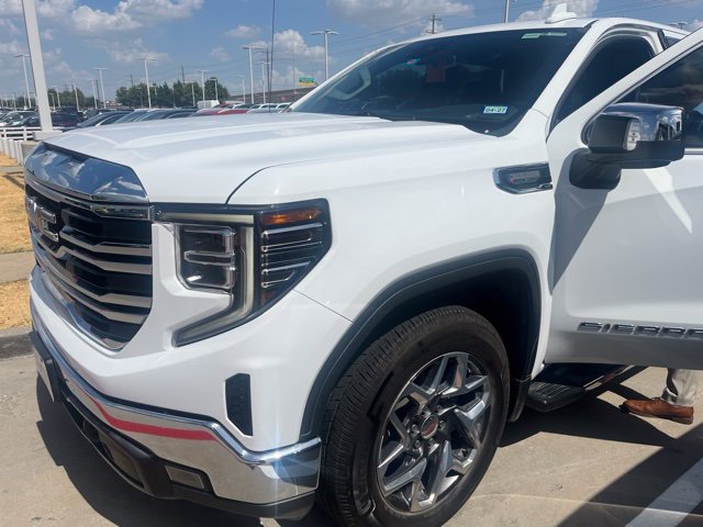 Used 2022 GMC Sierra 1500 SLT AWD/4WD image 2
