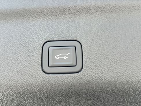 Used 2025 GMC Yukon Denali Ultimate AWD/4WD image 15