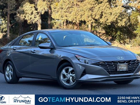 Used 2023 Hyundai Elantra SE image 1