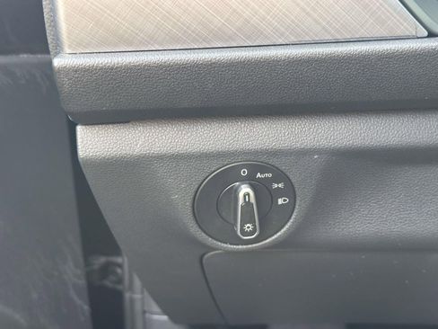 Used 2024 Volkswagen Jetta SE image 27