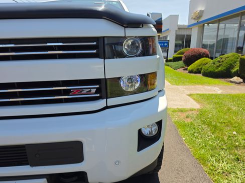 Used 2019 Chevrolet Silverado 2500 LTZ w/ Duramax Plus Package AWD/4WD image 9