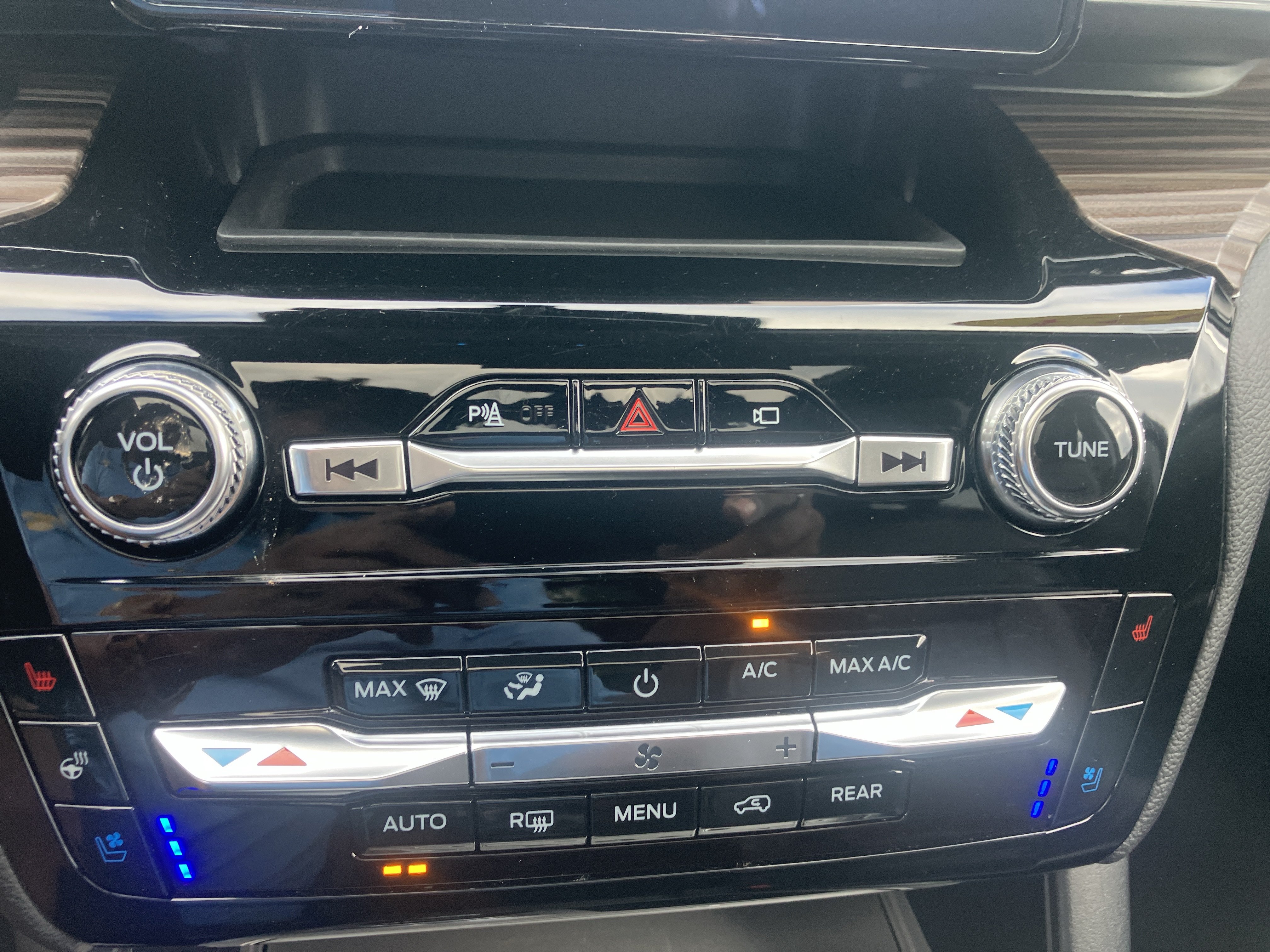 Certified 2023 Ford Explorer Limited AWD/4WD image 29
