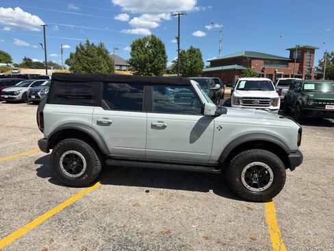 Used 2022 Ford Bronco Outer Banks w/ Sasquatch Package AWD/4WD image 4