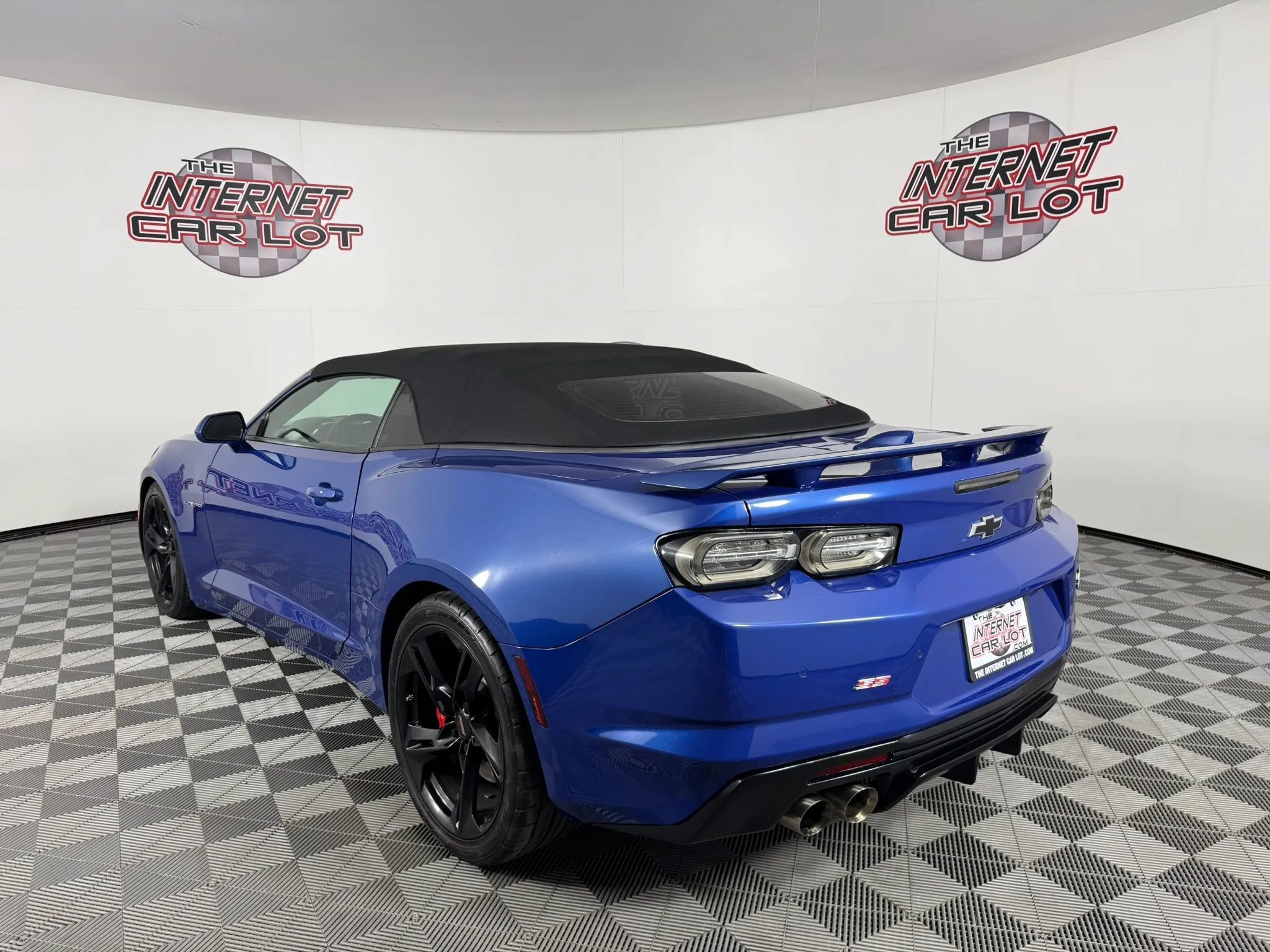 Used 2021 Chevrolet Camaro SS RWD image 9