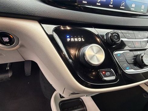 Used 2023 Chrysler Pacifica Touring-L image 21
