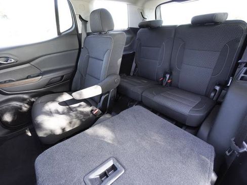 Used 2023 GMC Acadia SLE image 31