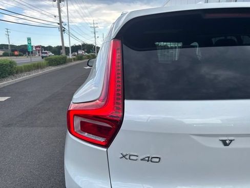 Used 2025 Volvo XC40 B5 Plus AWD/4WD image 10