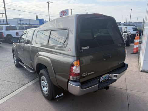 Used 2012 Toyota Tacoma 4x4 Access Cab V6 w/ SR5 Pkg image 4