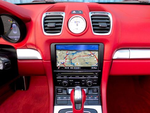 Used 2015 Porsche Boxster S image 19