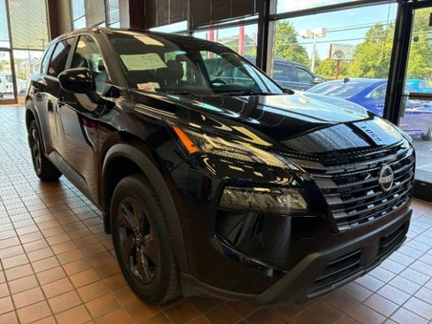 Used 2026 Nissan Rogue SV FWD image 1