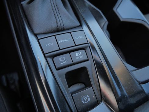 Certified 2025 Toyota Camry LE image 32