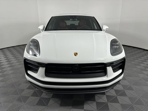 Certified 2025 Porsche Macan image 10