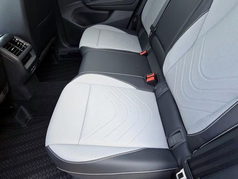 New 2026 Volkswagen Tiguan SE R-Line FWD image 25
