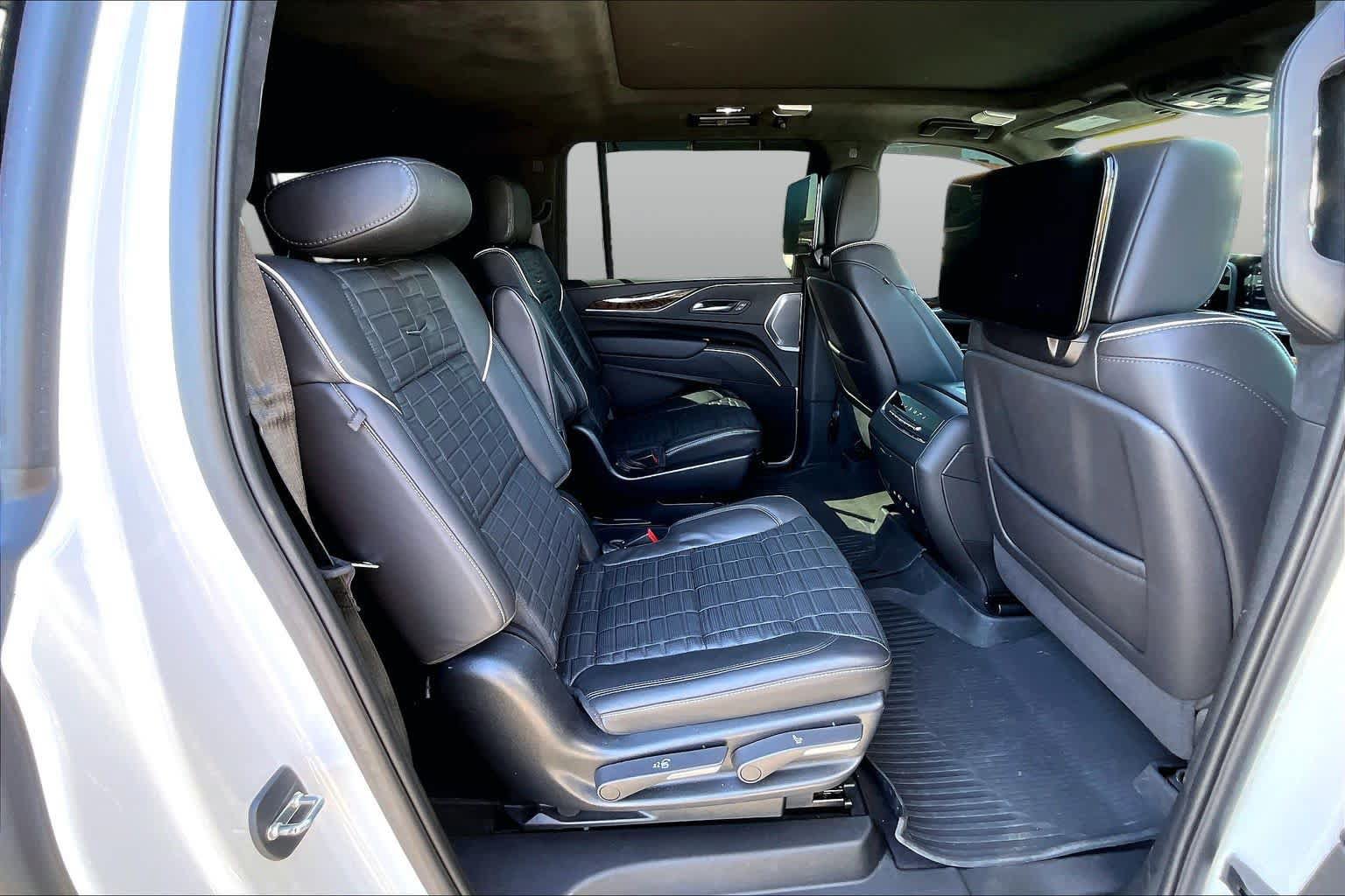 Used 2023 Cadillac Escalade ESV Sport Platinum w/ LPO, ONYX Package AWD/4WD image 20