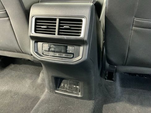 Used 2025 Volkswagen Atlas SE FWD image 17