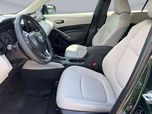 Used 2025 Toyota Corolla Cross LE image 19