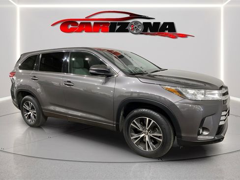 Used 2017 Toyota Highlander Plus image 2