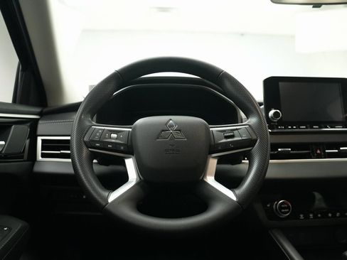 Used 2025 Mitsubishi Outlander ES image 24