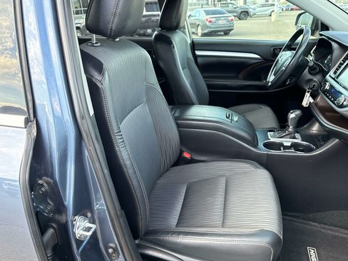Used 2019 Toyota Highlander Plus AWD/4WD image 20