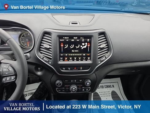 Used 2023 Jeep Cherokee Altitude Lux image 18