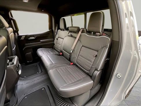 Used 2023 Chevrolet Suburban Premier image 16