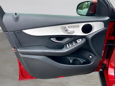 Used 2019 Mercedes-Benz GLC 300 image 25