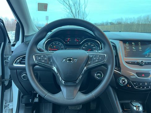 Used 2018 Chevrolet Cruze LT w/ Convenience Package image 28