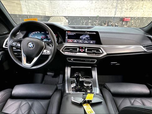Used 2023 BMW X5 xDrive45e w/ Parking Assistance Package AWD/4WD image 17