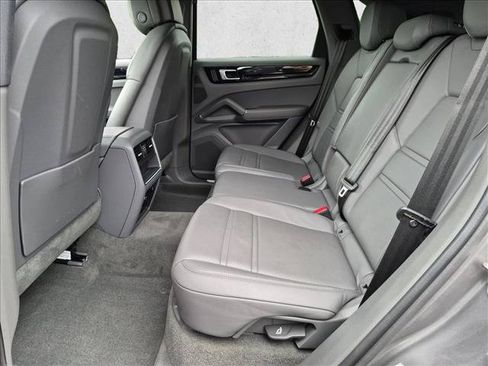 Used 2023 Porsche Cayenne AWD/4WD image 20