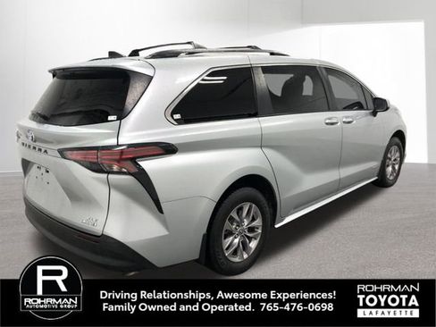Used 2021 Toyota Sienna XLE FWD image 6