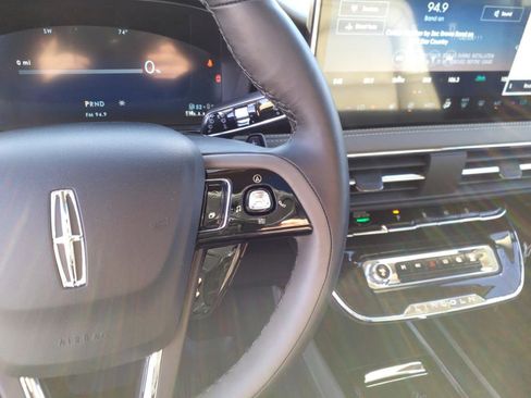 Used 2025 Lincoln Corsair Grand Touring w/ Equipment Group 301A image 12